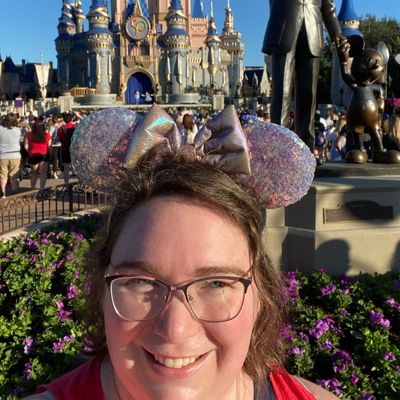 Meet your Posher, Megan - Picture 3 of 4